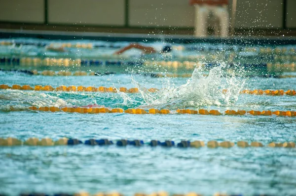 Foto Respingo Água Piscina Salpicos Água — Fotografia de Stock