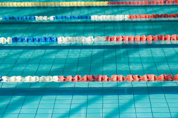 Piscina Desportiva Faixas Natação Divididas Para Nadadores — Fotografia de Stock