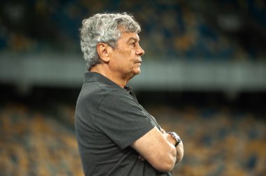 KYIV, UKRAINE - 25 Ağustos 2020: Mircea Lucescu, Ukrayna Süper Kupası FC Shakhtar maçında teknik direktör ve teknik direktör.
