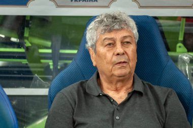 KYIV, UKRAINE - 25 Ağustos 2020: Mircea Lucescu, Ukrayna Süper Kupası FC Shakhtar maçında teknik direktör ve teknik direktör.