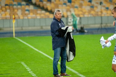 KYIV, UKRAINE - 25 Ağustos 2020: Mircea Lucescu, Ukrayna Süper Kupası FC Shakhtar maçında teknik direktör ve teknik direktör.