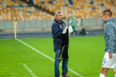 KYIV, UKRAINE - 25 Ağustos 2020: Mircea Lucescu, Ukrayna Süper Kupası FC Shakhtar maçında teknik direktör ve teknik direktör.