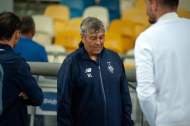 KYIV, UKRAINE - 25 Ağustos 2020: Mircea Lucescu, Ukrayna Süper Kupası FC Shakhtar maçında teknik direktör ve teknik direktör.