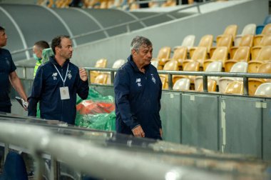KYIV, UKRAINE - 25 Ağustos 2020: Mircea Lucescu, Ukrayna Süper Kupası FC Shakhtar maçında teknik direktör ve teknik direktör.