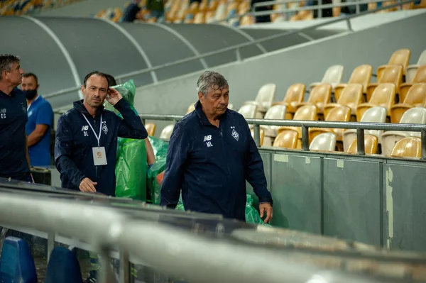 KYIV, UKRAINE - 25 Ağustos 2020: Mircea Lucescu, Ukrayna Süper Kupası FC Shakhtar maçında teknik direktör ve teknik direktör.