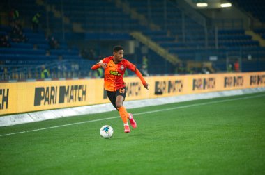 Kharkiv, Ukrayna - 4 Mart 2020: Tete, Shakhtar Donetsk 'in orta saha oyuncusu UPL Shakhtar - Dnipro-1