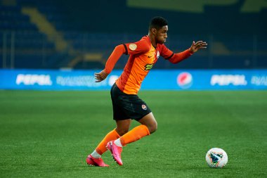 Kharkiv, Ukrayna - 4 Mart 2020: Tete, Shakhtar Donetsk 'in orta saha oyuncusu UPL Shakhtar - Dnipro-1
