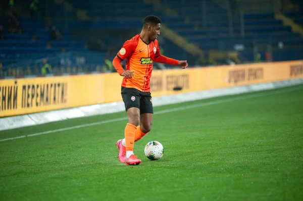 Kharkiv, Ukrayna - 4 Mart 2020: Tete, Shakhtar Donetsk 'in orta saha oyuncusu UPL Shakhtar - Dnipro-1