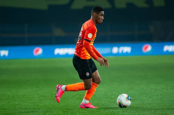 Kharkiv, Ukrayna - 4 Mart 2020: Tete, Shakhtar Donetsk 'in orta saha oyuncusu UPL Shakhtar - Dnipro-1