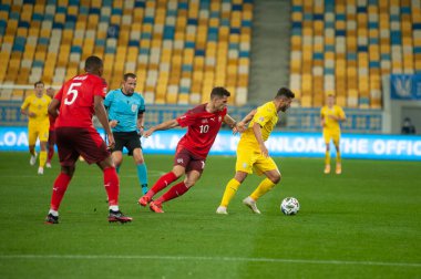 Lviv, Ukrayna - 03 Eylül 2020: UEFA Uluslar Ligi Ukrayna - İsviçre maçı sırasında Junior Moraes saldırıya uğradı