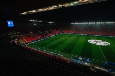 Prag, Çek Cumhuriyeti - 27 Kasım 2019: Sinobo Stadyumu, Eden Arna ve Synot Tip Arena, UEFA Şampiyonlar Ligi Slavia - Inter maçından önce.