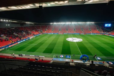 Prag, Çek Cumhuriyeti - 27 Kasım 2019: Sinobo Stadyumu, Eden Arna ve Synot Tip Arena, UEFA Şampiyonlar Ligi Slavia - Inter maçından önce.