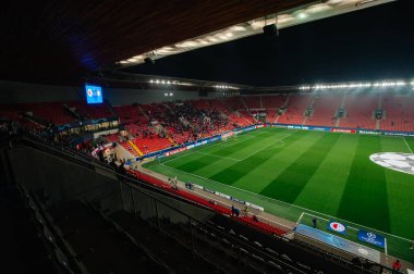 Prag, Çek Cumhuriyeti - 27 Kasım 2019: Sinobo Stadyumu, Eden Arna ve Synot Tip Arena, UEFA Şampiyonlar Ligi Slavia - Inter maçından önce.