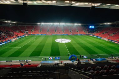Prag, Çek Cumhuriyeti - 27 Kasım 2019: Sinobo Stadyumu, Eden Arna ve Synot Tip Arena, UEFA Şampiyonlar Ligi Slavia - Inter maçından önce.