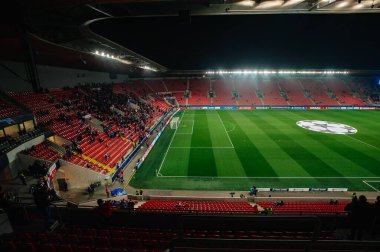 Prag, Çek Cumhuriyeti - 27 Kasım 2019: Sinobo Stadyumu, Eden Arna ve Synot Tip Arena, UEFA Şampiyonlar Ligi Slavia - Inter maçından önce.