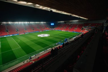 Prag, Çek Cumhuriyeti - 27 Kasım 2019: Sinobo Stadyumu, Eden Arna ve Synot Tip Arena, UEFA Şampiyonlar Ligi Slavia - Inter maçından önce.