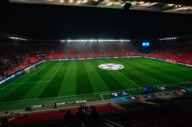 Prag, Çek Cumhuriyeti - 27 Kasım 2019: Sinobo Stadyumu, Eden Arna ve Synot Tip Arena, UEFA Şampiyonlar Ligi Slavia - Inter maçından önce.
