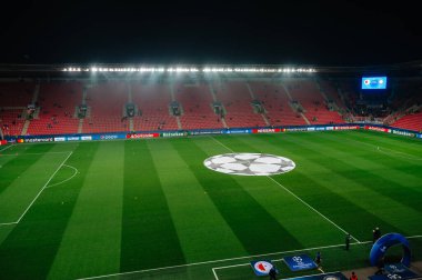 Prag, Çek Cumhuriyeti - 27 Kasım 2019: Sinobo Stadyumu, Eden Arna ve Synot Tip Arena, UEFA Şampiyonlar Ligi Slavia - Inter maçından önce.
