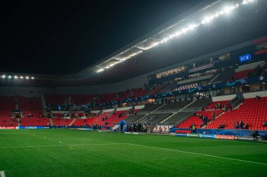 Prag, Çek Cumhuriyeti - 27 Kasım 2019: Sinobo Stadyumu, Eden Arna ve Synot Tip Arena, UEFA Şampiyonlar Ligi Slavia - Inter maçından önce.