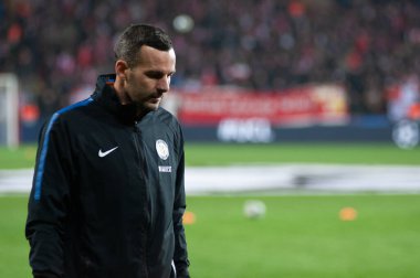 Prag, Çek Cumhuriyeti - 27 Kasım 2019: Samir Handanoviç UEFA Şampiyonlar Ligi Slavia - Inter maçından önce.