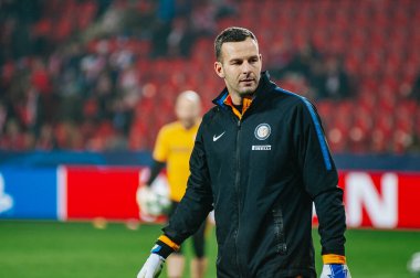 Prag, Çek Cumhuriyeti - 27 Kasım 2019: Samir Handanoviç UEFA Şampiyonlar Ligi Slavia - Inter maçından önce.