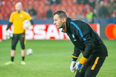 Prag, Çek Cumhuriyeti - 27 Kasım 2019: Samir Handanoviç UEFA Şampiyonlar Ligi Slavia - Inter maçından önce.