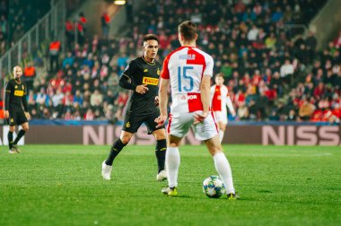Prag, Çek Cumhuriyeti - 27 Kasım 2019: Lautaro Martinez UEFA Şampiyonlar Ligi Slavia vs Inter maçında.