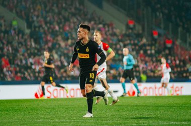 Prag, Çek Cumhuriyeti - 27 Kasım 2019: Lautaro Martinez UEFA Şampiyonlar Ligi Slavia vs Inter maçında.