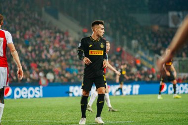 Prag, Çek Cumhuriyeti - 27 Kasım 2019: Lautaro Martinez UEFA Şampiyonlar Ligi Slavia vs Inter maçında.