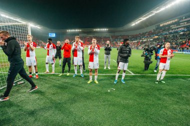 Prag, Çek Cumhuriyeti - 27 Kasım 2019: UEFA Şampiyonlar Ligi Slavia vs Inter maçından sonra futbolcular.