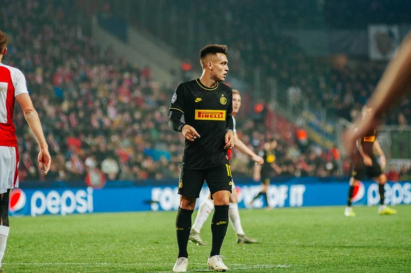 Prag, Çek Cumhuriyeti - 27 Kasım 2019: Lautaro Martinez UEFA Şampiyonlar Ligi Slavia vs Inter maçında.