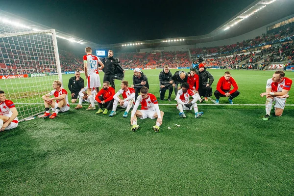 Prag, Çek Cumhuriyeti - 27 Kasım 2019: UEFA Şampiyonlar Ligi Slavia vs Inter maçından sonra futbolcular.