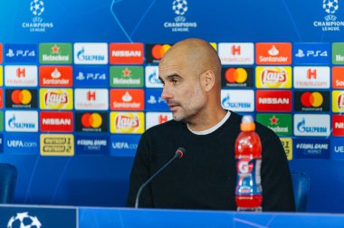 Kharkiv, Ukrayna - 23 Ekim 2018: Metalist stadyumda yapılan basın toplantısında Shakhtar, Manchester City 'ye karşı oynadıktan sonra