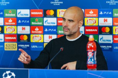 Kharkiv, Ukrayna - 23 Ekim 2018: Metalist stadyumda yapılan basın toplantısında Shakhtar, Manchester City 'ye karşı oynadıktan sonra