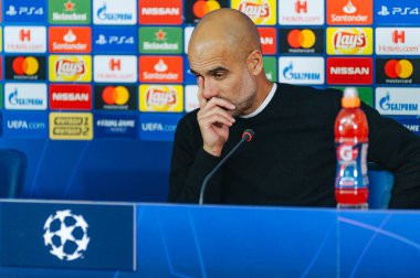 Kharkiv, Ukrayna - 23 Ekim 2018: Metalist stadyumda yapılan basın toplantısında Shakhtar, Manchester City 'ye karşı oynadıktan sonra