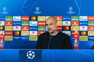 Kharkiv, Ukrayna - 23 Ekim 2018: Metalist stadyumda yapılan basın toplantısında Shakhtar, Manchester City 'ye karşı oynadıktan sonra