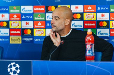 Kharkiv, Ukrayna - 23 Ekim 2018: Metalist stadyumda yapılan basın toplantısında Shakhtar, Manchester City 'ye karşı oynadıktan sonra