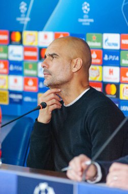 Kharkiv, Ukrayna - 23 Ekim 2018: Metalist stadyumda yapılan basın toplantısında Shakhtar, Manchester City 'ye karşı oynadıktan sonra
