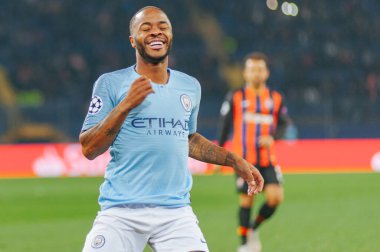 KHARKIV, UKRAINE - 23 Ekim 2018: UEFA Şampiyonlar Ligi maçında OSK Metalist Stadyumu 'nda Shakhtar Donetsk' e karşı duygusal portre Raheem Sterling.