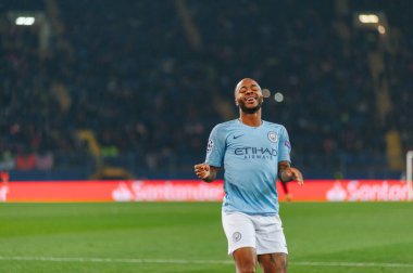 KHARKIV, UKRAINE - 23 Ekim 2018: UEFA Şampiyonlar Ligi maçında OSK Metalist Stadyumu 'nda Shakhtar Donetsk' e karşı duygusal portre Raheem Sterling.