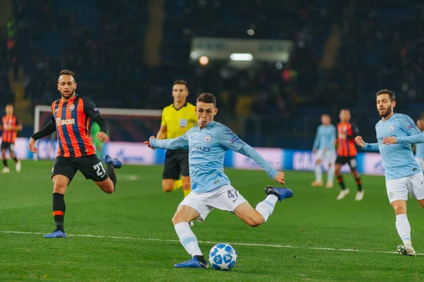 Kharkiv Ukrajina 2018 Phil Foden Běží Kape Dělá Kopy Míč — Stock fotografie