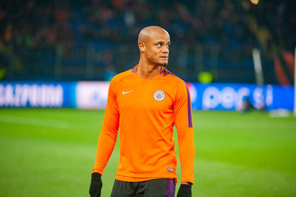 Харьков, Украина - 23 октября 2018 года: Бельгийский профессиональный футболист "Манчестер Сити" Винсент Компани во время матча Лиги чемпионов УЕФА - "Шахтер"