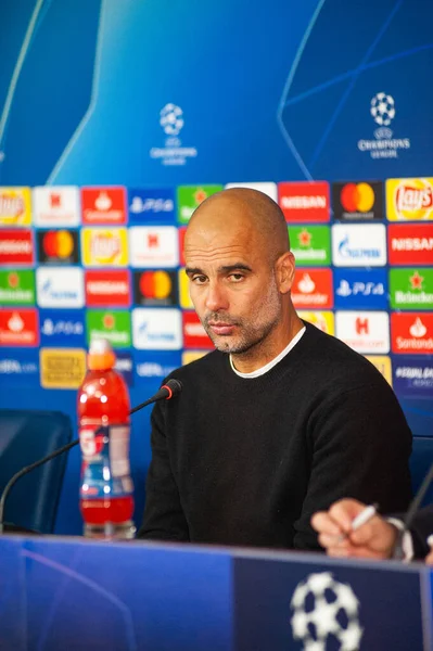 哈尔科夫 乌克兰 2018年10月23日 主教练Josep Pep Guardiola 特写肖像 欧洲足联冠军联赛新闻发布会Shakhtar对曼城金属体育场 — 图库照片