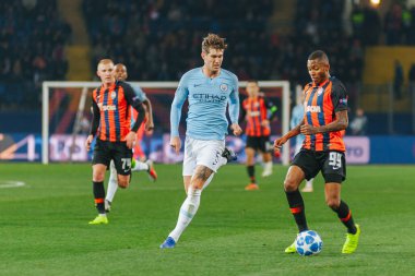 KHARKIV, UKRAINE - 23 Ekim 2018: John Stones ve Fernando UEFA Şampiyonlar Ligi maçında OSK Metalist Stadyumu 'nda Shakhtar Donetsk' e karşı oynadılar..