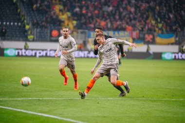 FRANKFURT AM MAIN, GERMANY - 21 Şubat 2019: Sebastien Halller ve Nikolay Matvienko, Shakhtar Donetsk forveti. Futbol stadyumu Commerzbank Arena, UEFA Avrupa Ligi karşılaşması