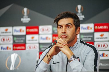 Kyiv, Ukrayna - 14 Şubat 2019: Shakhtar Donetsk Paolo Fonseca 'nın teknik direktörü UEFA Avrupa Ligi karşılaşması öncesinde gazetecilerin sorularını yanıtladı