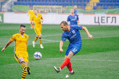 Kharkiv, Ukrayna - 5 Ekim 2019: Ukrayna profesyonel lig Metalisti 1925 - Mykolaiv maçı. Yağmur sporu günü