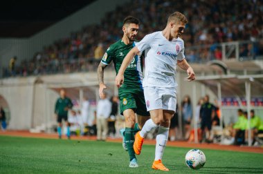 Zaporizha, Ukrayna - 29 Ağustos 2019: Facundo Ferreyra, RCD Espanyol ile Zorya arasında oynanan UEFA Avrupa Ligi karşılaşmasında Slavutich Arena 'da mücadele etmektedir.
