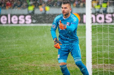 KIEV, UKRAINE - 12 Aralık 2018: Anthony Lopes, Shakhtar Donetsk ve Olympique Lyon arasındaki UEFA Şampiyonlar Ligi karşılaşmasını kutladı