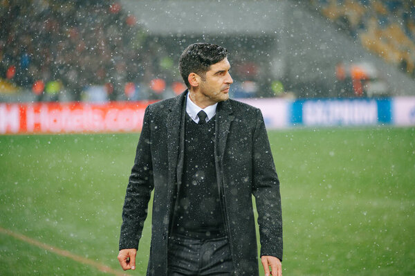 Киев, Украина - 12 декабря 2018 года: Паоло Фонсека, тренер "Шахтера" во время матча Лиги чемпионов УЕФА между донецким "Шахтером" и "Олимпиком"